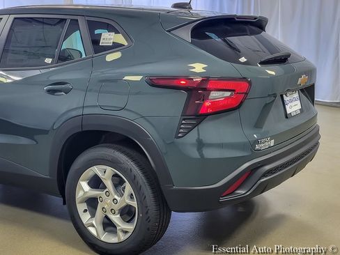 New 2026 Chevrolet Trax LS w/ LS Convenience Package FWD image 6