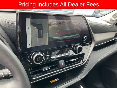 Used 2024 Toyota Highlander Limited AWD/4WD image 11