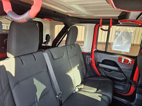 Used 2020 Jeep Wrangler Unlimited Sahara w/ Uconnect 4C Nav & Sound Group image 25