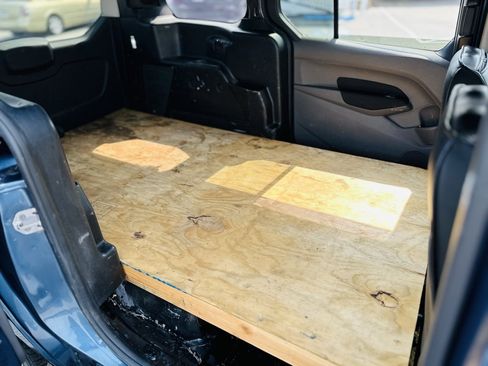 Used 2020 Ford Transit Connect XLT image 19