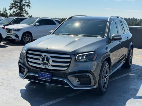 Used 2025 Mercedes-Benz GLS 450 4MATIC w/ AMG Line Exterior image 3