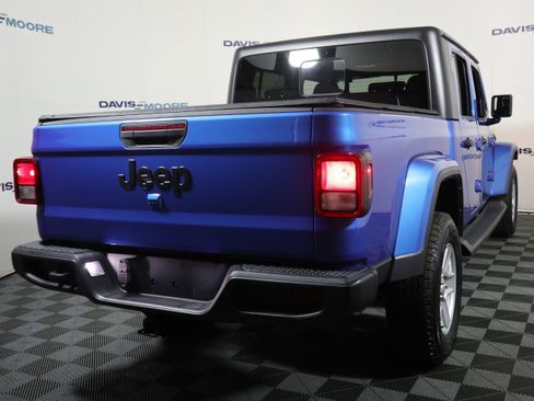 Used 2022 Jeep Gladiator Sport image 6