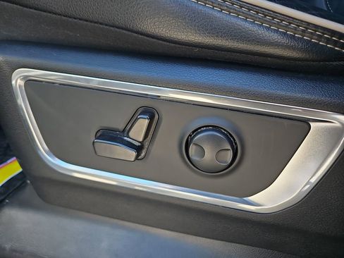 Used 2025 RAM 1500 Laramie image 15