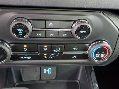 New 2025 Ford Bronco 2-Door image 24