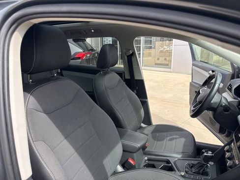 Used 2022 Volkswagen Taos SE w/ Panoramic Sunroof Package image 33