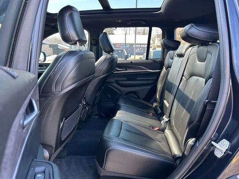 Used 2024 Jeep Grand Cherokee Limited w/ Luxury Tech Group II image 22