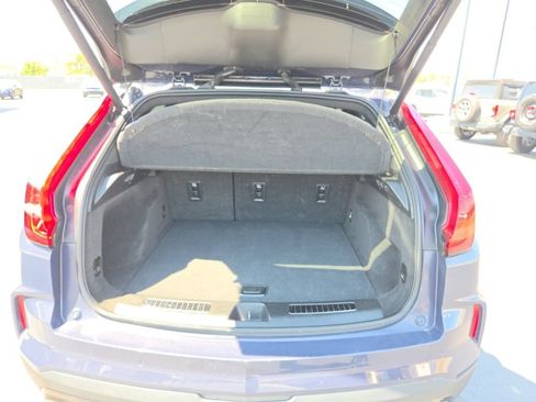 Used 2024 Cadillac XT4 Premium Luxury FWD image 8