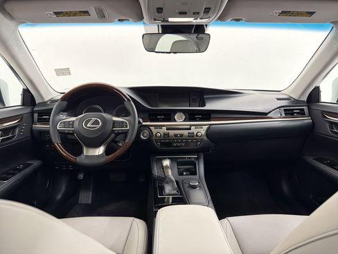 Used 2016 Lexus ES 350 w/ Premium Package w/Wood Trim FWD image 16