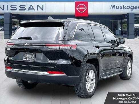 Used 2024 Jeep Grand Cherokee Laredo AWD/4WD image 5