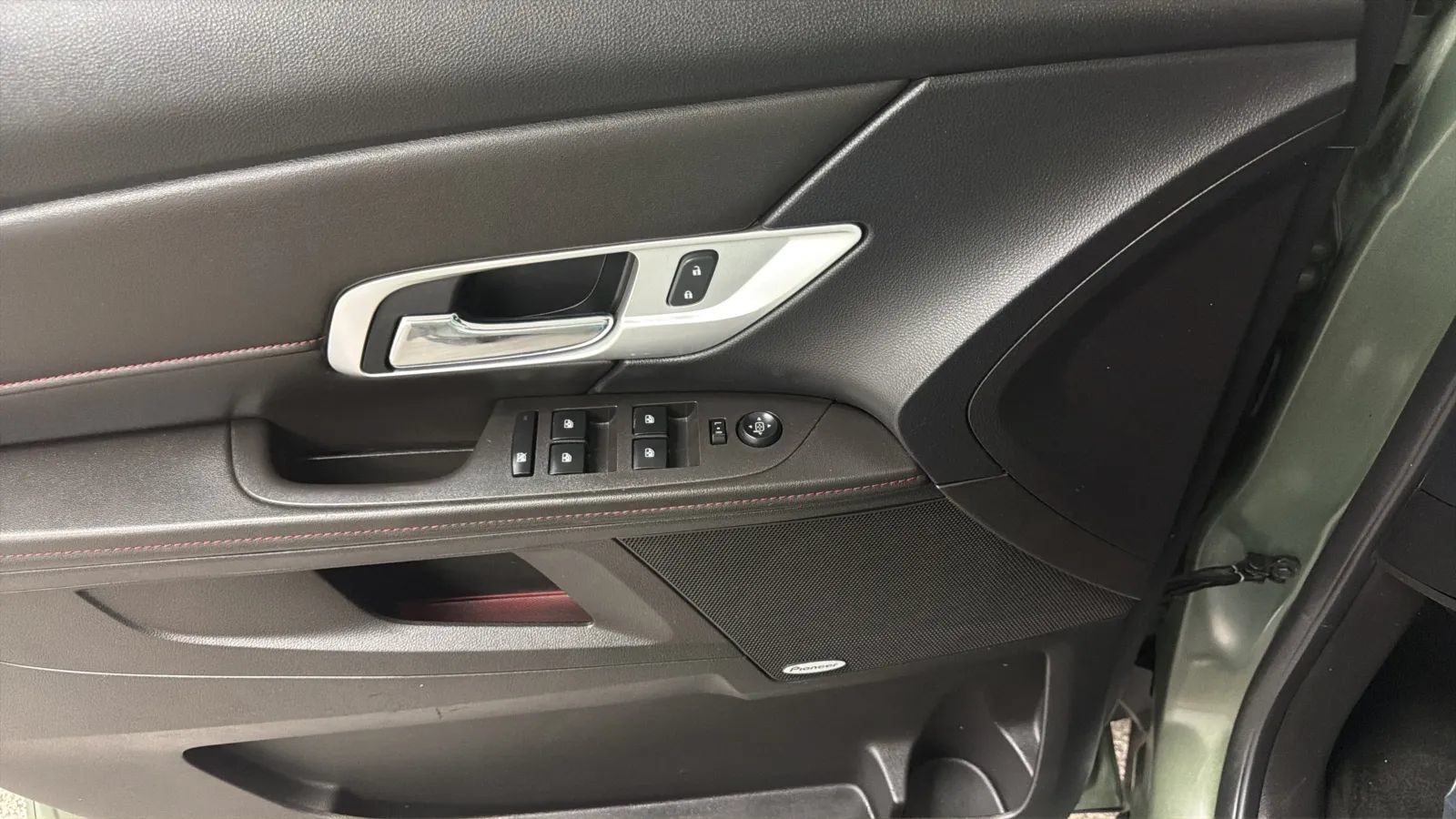 Used 2015 GMC Terrain SLE AWD/4WD image 16