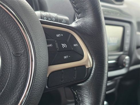 Used 2016 Jeep Renegade 75th Anniversary image 37