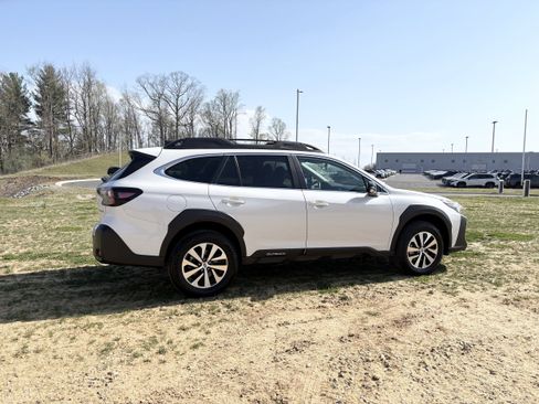 Certified 2025 Subaru Outback Premium AWD/4WD image 8