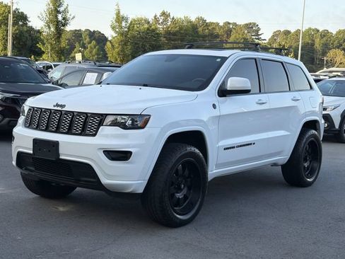Used 2019 Jeep Grand Cherokee Altitude AWD/4WD image 7