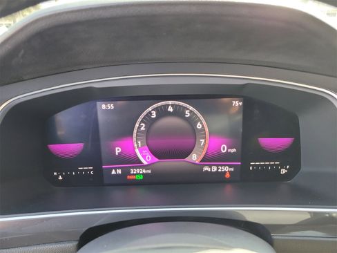 Used 2022 Volkswagen Tiguan SE R-Line image 33