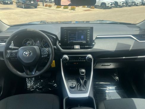 Used 2022 Toyota RAV4 LE AWD/4WD image 11