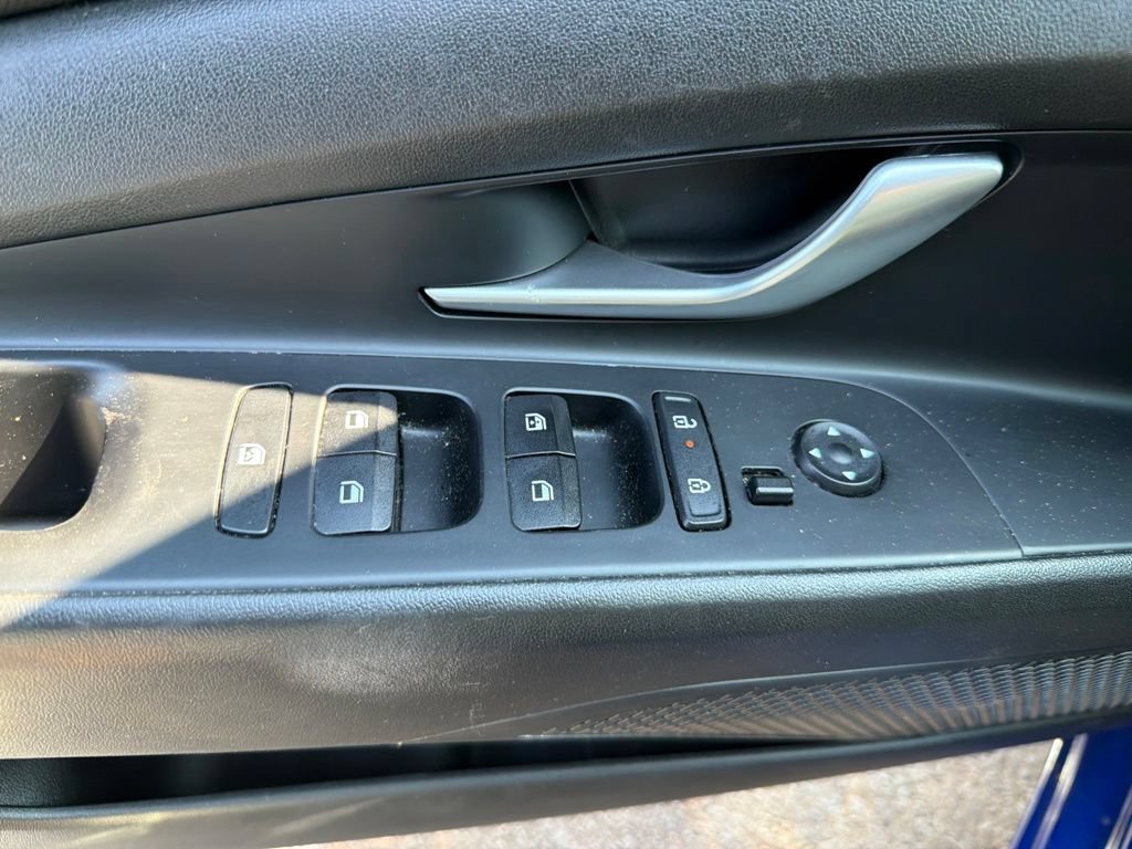 Used 2025 Hyundai Elantra SEL FWD image 9