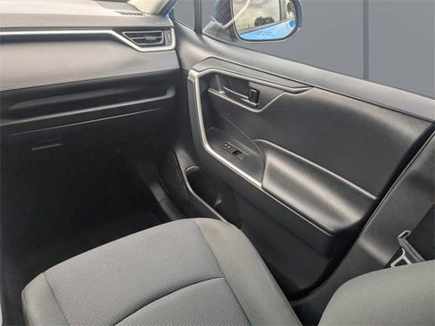 Used 2021 Toyota RAV4 LE image 16