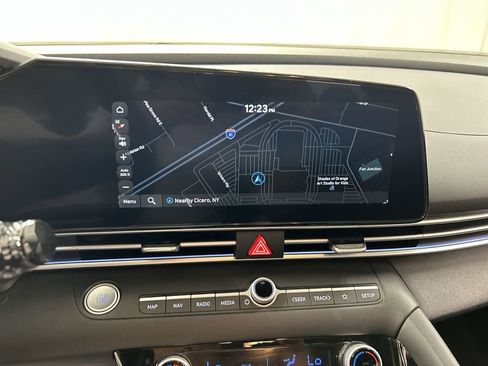 Used 2023 Hyundai Elantra Limited FWD image 16