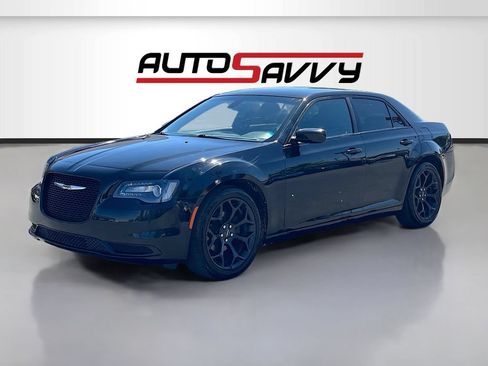 Used 2020 Chrysler 300 Touring w/ Sport Appearance Package RWD image 3