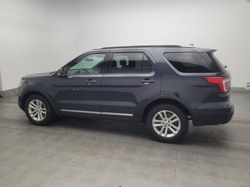 Used 2017 Ford Explorer XLT FWD image 3