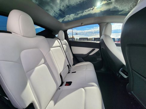 Used 2020 Tesla Model Y Long Range image 42