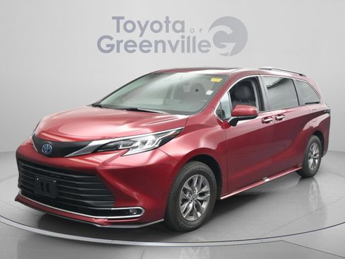 Used 2023 Toyota Sienna XLE image 24