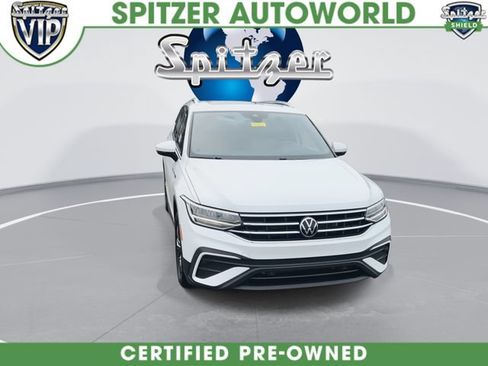 Used 2023 Volkswagen Tiguan SE w/ Panoramic Sunroof Package FWD image 3