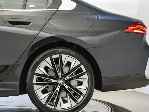 Used 2025 BMW 530i w/ Premium Package image 11