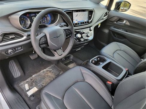 New 2026 Chrysler Pacifica Select w/ S Appearance Package image 18