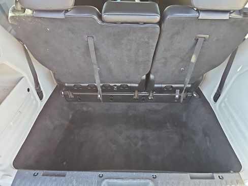 Used 2013 Chrysler Town & Country Touring image 10