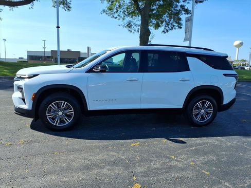 Used 2026 Chevrolet Traverse LT w/ Driver Confidence Package FWD image 4