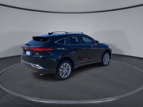 Certified 2022 Toyota Venza XLE AWD/4WD image 9