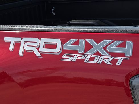 Used 2023 Toyota Tacoma TRD Sport w/ Technology Package AWD/4WD image 8