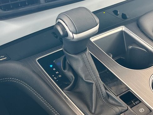 Certified 2025 Toyota Sienna XLE FWD image 22