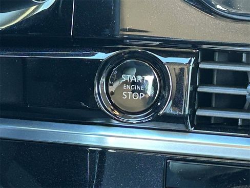 New 2025 Nissan Pathfinder SL image 16