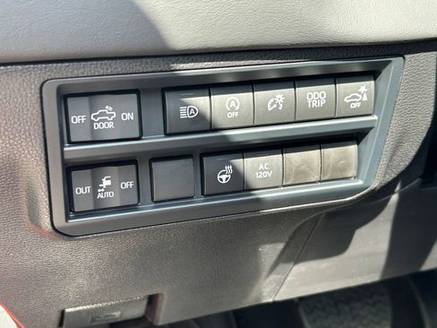 New 2026 Toyota Tundra Platinum AWD/4WD image 31