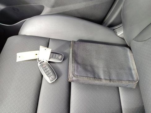 Used 2023 Nissan Rogue SV w/ SV Premium B Package image 21