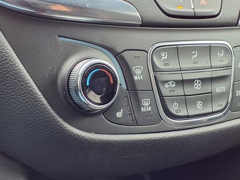 Used 2023 Chevrolet Equinox LT FWD image 5