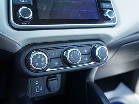 Used 2022 Nissan Versa SV image 21