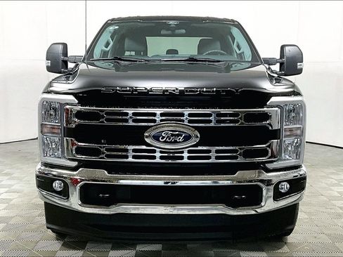 Used 2025 Ford F250 XLT image 3