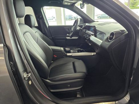 Used 2023 Mercedes-Benz GLB 250 4MATIC image 41