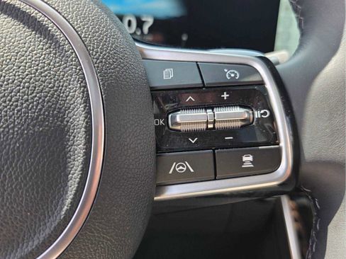 Used 2024 Kia Carnival SX Prestige FWD image 35