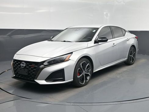 Used 2023 Nissan Altima 2.5 SR FWD image 22