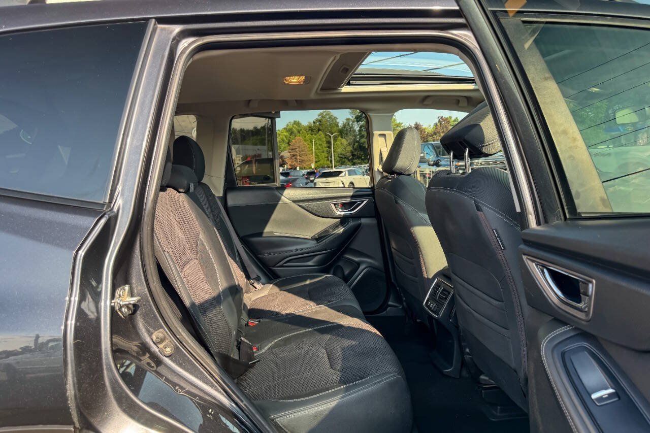 Used 2019 Subaru Forester Premium AWD/4WD image 13