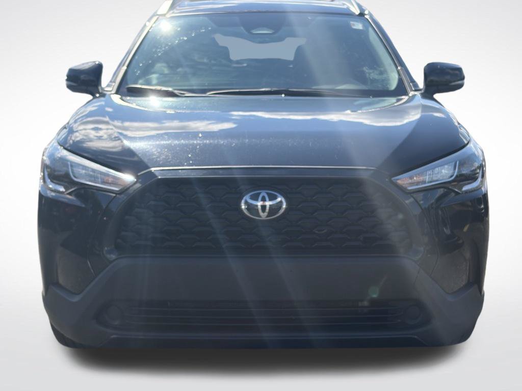 Used 2025 Toyota Corolla Cross LE FWD image 3