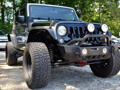 Used 2017 Jeep Wrangler Unlimited Sport w/ Connectivity Group AWD/4WD image 4