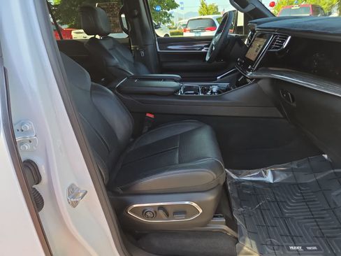 Used 2022 Jeep Wagoneer Series III AWD/4WD image 22