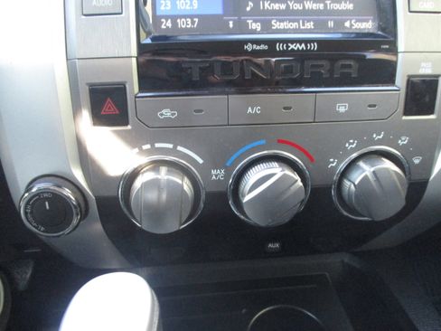 Used 2018 Toyota Tundra SR5 w/ SR5 Upgrade Package image 20