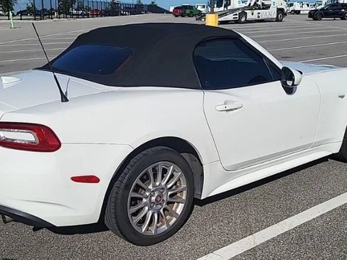 Used 2020 FIAT 124 Spider Classica w/ Technology Group RWD image 2