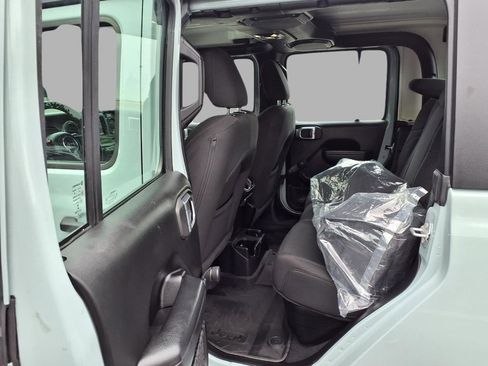 Used 2023 Jeep Gladiator Sport AWD/4WD image 24